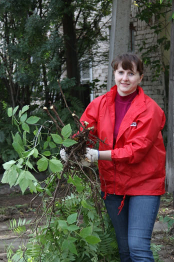 Параллельно работники ЕВРАЗ НТМК убрали прудок в Парке отдыха за Дворцом культуры металлургов